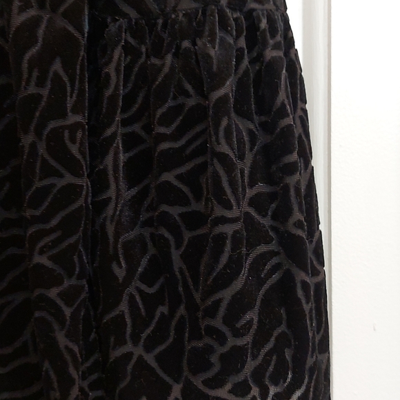 Jones New York, black velvet, flutter sleeve high-low top, size large, nwt - Picture 6 of 7